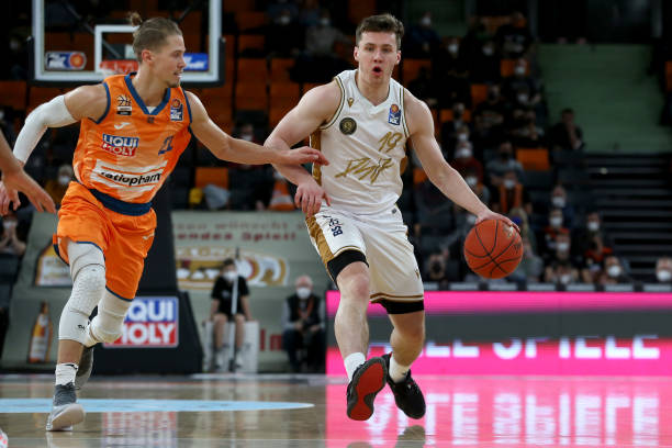 还是女方撤 还是女方撤